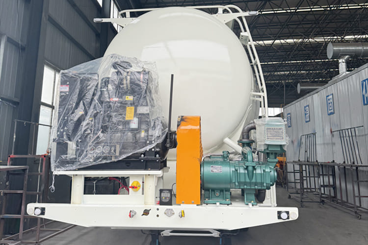 TITAN Dry Bulk Tanker Trailer for Sale in Saudi Arabia - Semirremolque cisterna: foto 3 TITAN Dry Bulk Tanker Trailer for Sale in Saudi Arabia - Semirremolque cisterna: foto 3