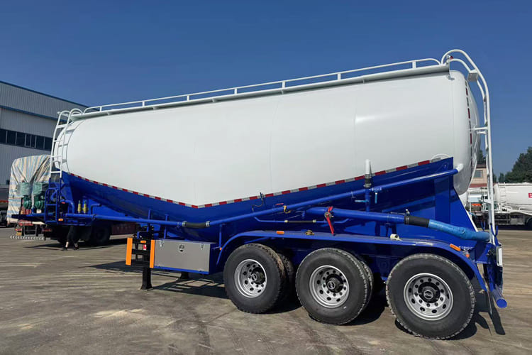 TITAN Dry Bulk Trailer for Sale in Ghana - Semirremolque cisterna: foto 1 TITAN Dry Bulk Trailer for Sale in Ghana - Semirremolque cisterna: foto 1