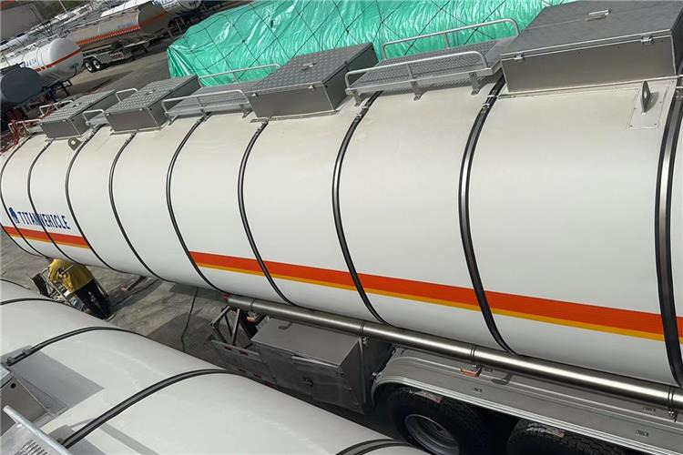 TITAN Tri Axle Aluminum Alloy Tanker Trailer for Sale In Saudi Arabia - Semirremolque cisterna: foto 4 TITAN Tri Axle Aluminum Alloy Tanker Trailer for Sale In Saudi Arabia - Semirremolque cisterna: foto 4