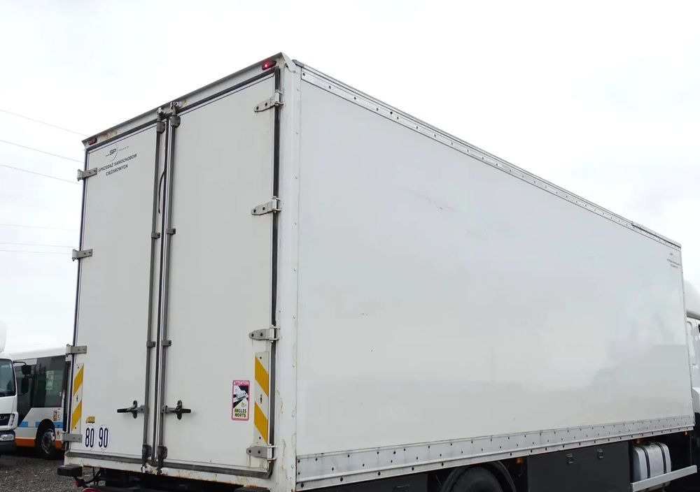 DAF LF 18.320 Kontener 20 palet - Camión caja cerrada: foto 2 DAF LF 18.320 Kontener 20 palet - Camión caja cerrada: foto 2