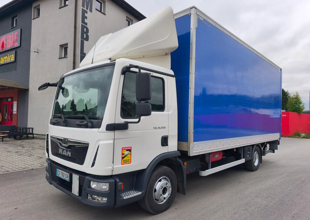 MAN TGL 12.250 kontener 6,2 , winda - Camión caja cerrada: foto 1 MAN TGL 12.250 kontener 6,2 , winda - Camión caja cerrada: foto 1