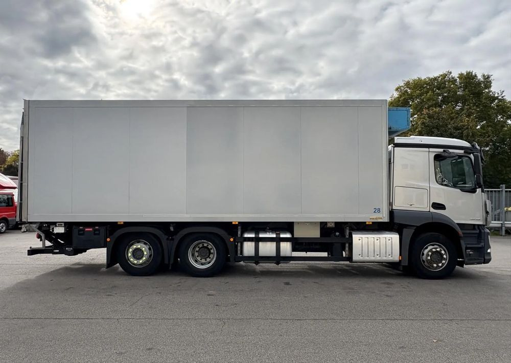 Mercedes-Benz Actros 2543 6x2 chłodnia izoterma 18 palet oś skrętna - Camión frigorífico: foto 4 Mercedes-Benz Actros 2543 6x2 chłodnia izoterma 18 palet oś skrętna - Camión frigorífico: foto 4