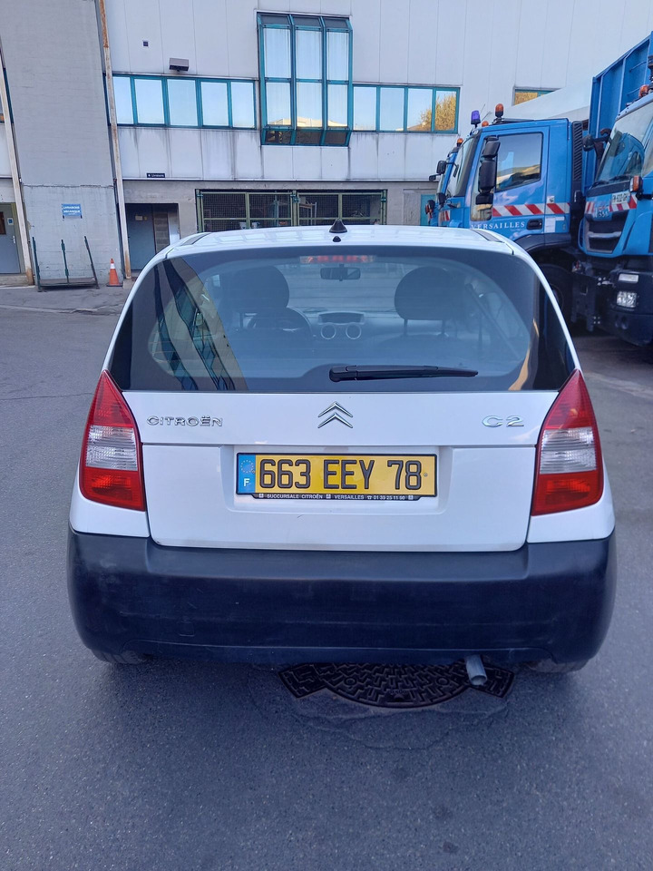 CITROEN C2 -Berline commerciale essence - 3 portes - 2 places - autoradio - BV 5 - 4CV - Carrosserie : Légères griffes sur bas de caisse côté droit (Voir photo) - Leger décalage aile avant gauche (Vo - Coche: foto 5 CITROEN C2 -Berline commerciale essence - 3 portes - 2 places - autoradio - BV 5 - 4CV - Carrosserie : Légères griffes sur bas de caisse côté droit (Voir photo) - Leger décalage aile avant gauche (Vo - Coche: foto 5