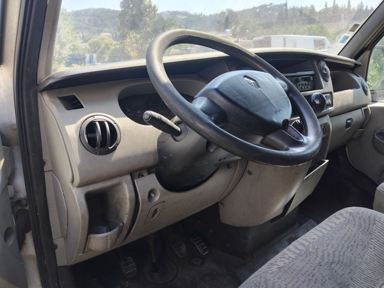 FOURGON RENAULT MASTER NON ROULANT . - Furgón: foto 2 FOURGON RENAULT MASTER NON ROULANT . - Furgón: foto 2