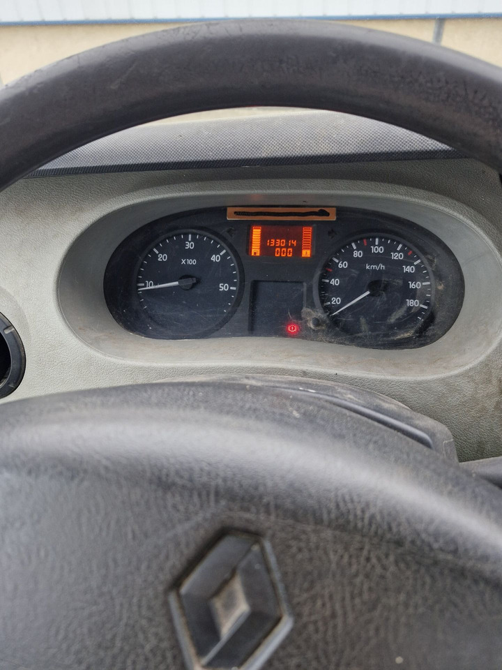 Renault Mascott 3.5T- (Disponible à compter du 24/11/2025) 3 places avec benne basculante hydraulique. BEG. Vendu sans CT. Véhicule roulant. Entretien régulier. Arrêté début 2025 pour souci passage d - Furgoneta basculante: foto 2 Renault Mascott 3.5T- (Disponible à compter du 24/11/2025) 3 places avec benne basculante hydraulique. BEG. Vendu sans CT. Véhicule roulant. Entretien régulier. Arrêté début 2025 pour souci passage d - Furgoneta basculante: foto 2