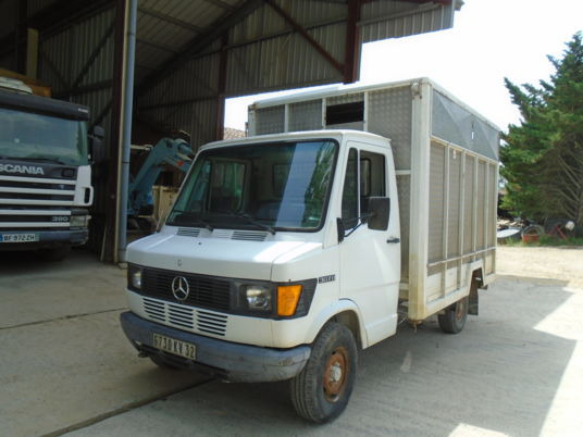 Mercedes 307D - Camión transporte de ganado: foto 3 Mercedes 307D - Camión transporte de ganado: foto 3