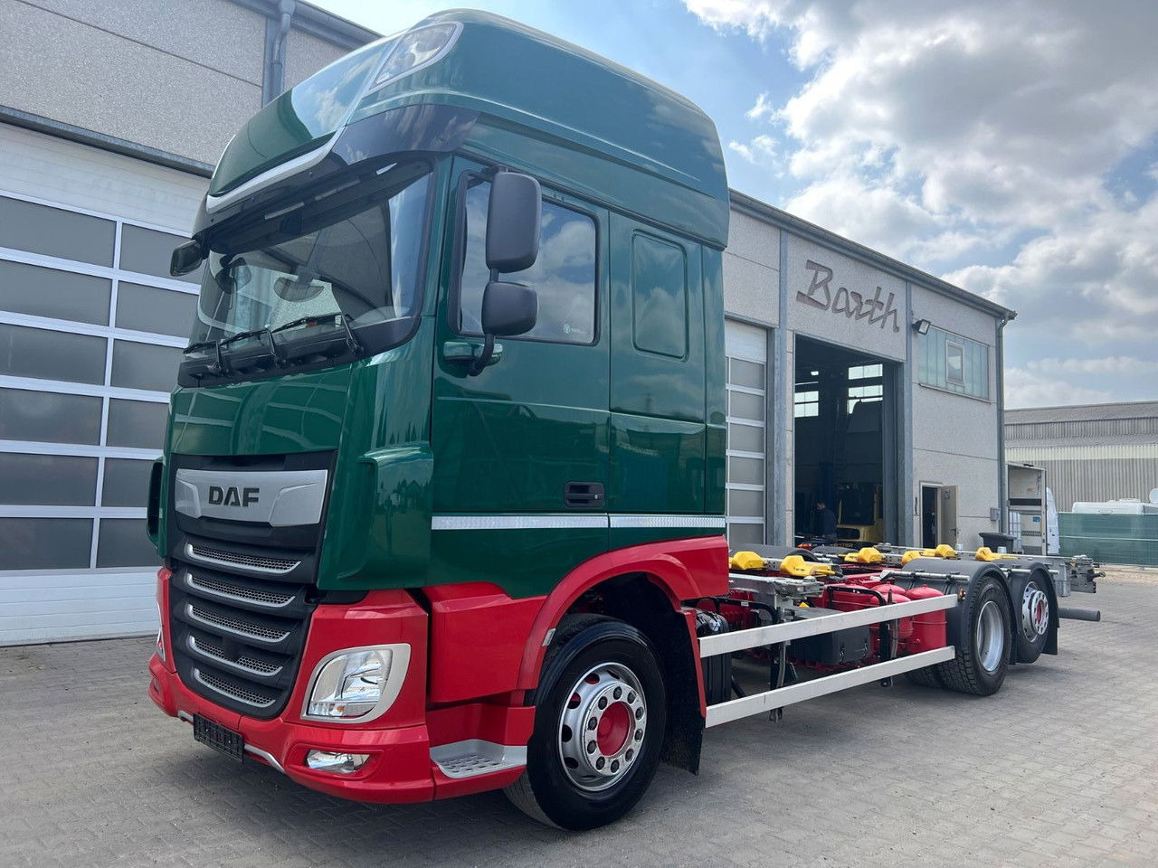 DAF XF 480 FAN SSC BDF C715/745 + Intarder + 2x Tank - Camión portacontenedore/ Intercambiable: foto 1 DAF XF 480 FAN SSC BDF C715/745 + Intarder + 2x Tank - Camión portacontenedore/ Intercambiable: foto 1