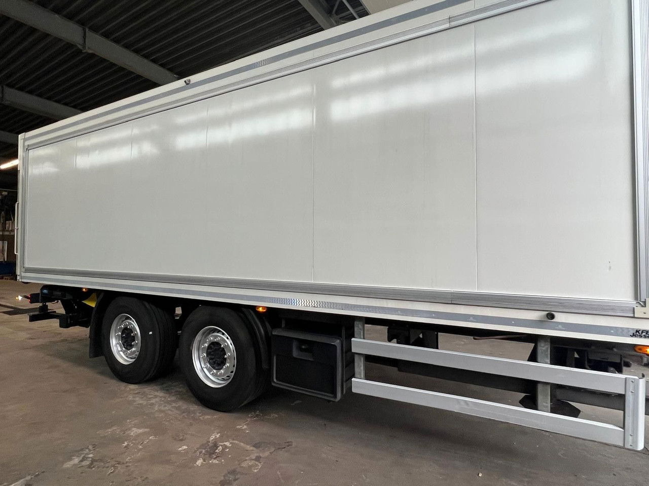 Mercedes-Benz Actros 2543 Komplettzug Voll-Luft - Lange Koffer - Camión caja cerrada: foto 5 Mercedes-Benz Actros 2543 Komplettzug Voll-Luft - Lange Koffer - Camión caja cerrada: foto 5