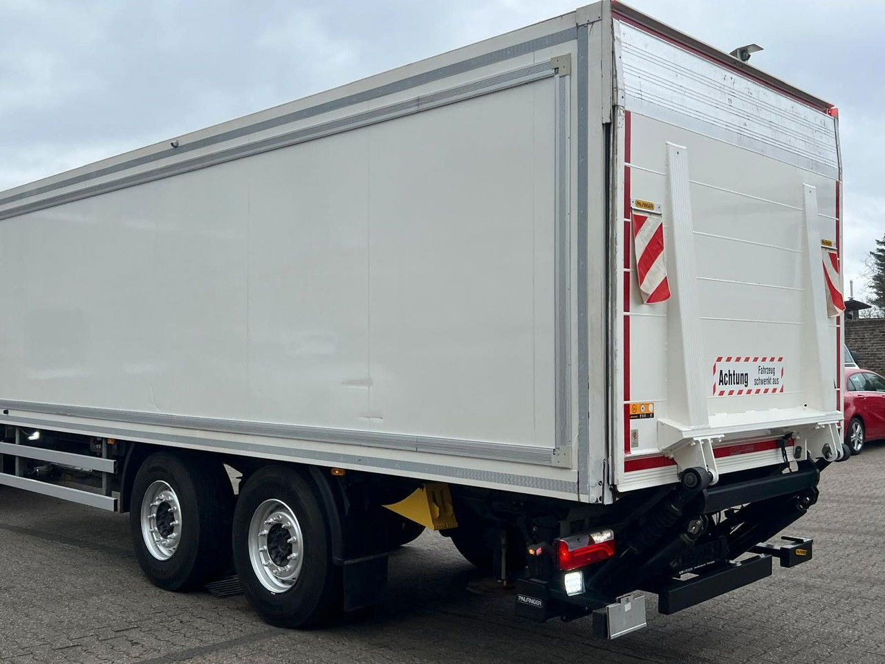 Mercedes-Benz Actros 2543 Komplettzug Voll-Luft - Lange Koffer - Camión caja cerrada: foto 4 Mercedes-Benz Actros 2543 Komplettzug Voll-Luft - Lange Koffer - Camión caja cerrada: foto 4