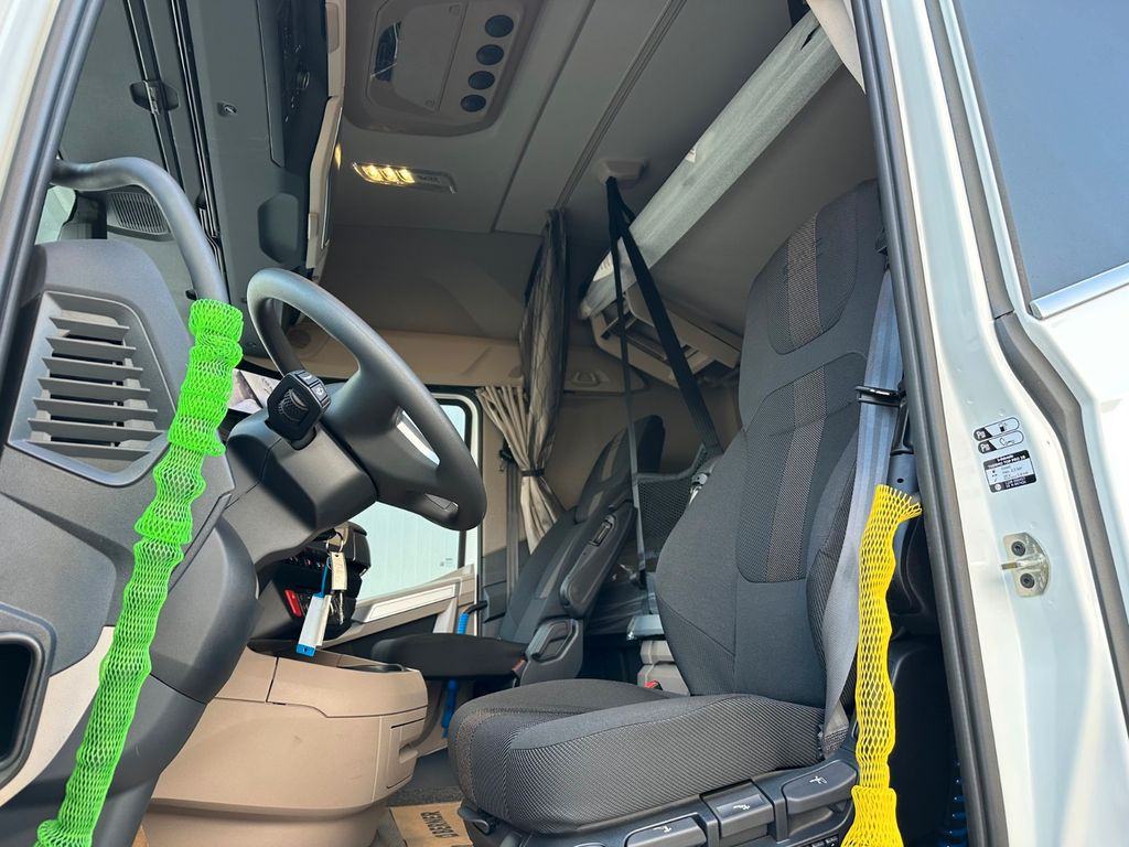 DAF XG 530 Retarder Standklima 3 Jahre Garantie DAF XG 530 Retarder Standklima 3 Jahre Garantie - Cabeza tractora: foto 5 DAF XG 530 Retarder Standklima 3 Jahre Garantie DAF XG 530 Retarder Standklima 3 Jahre Garantie - Cabeza tractora: foto 5