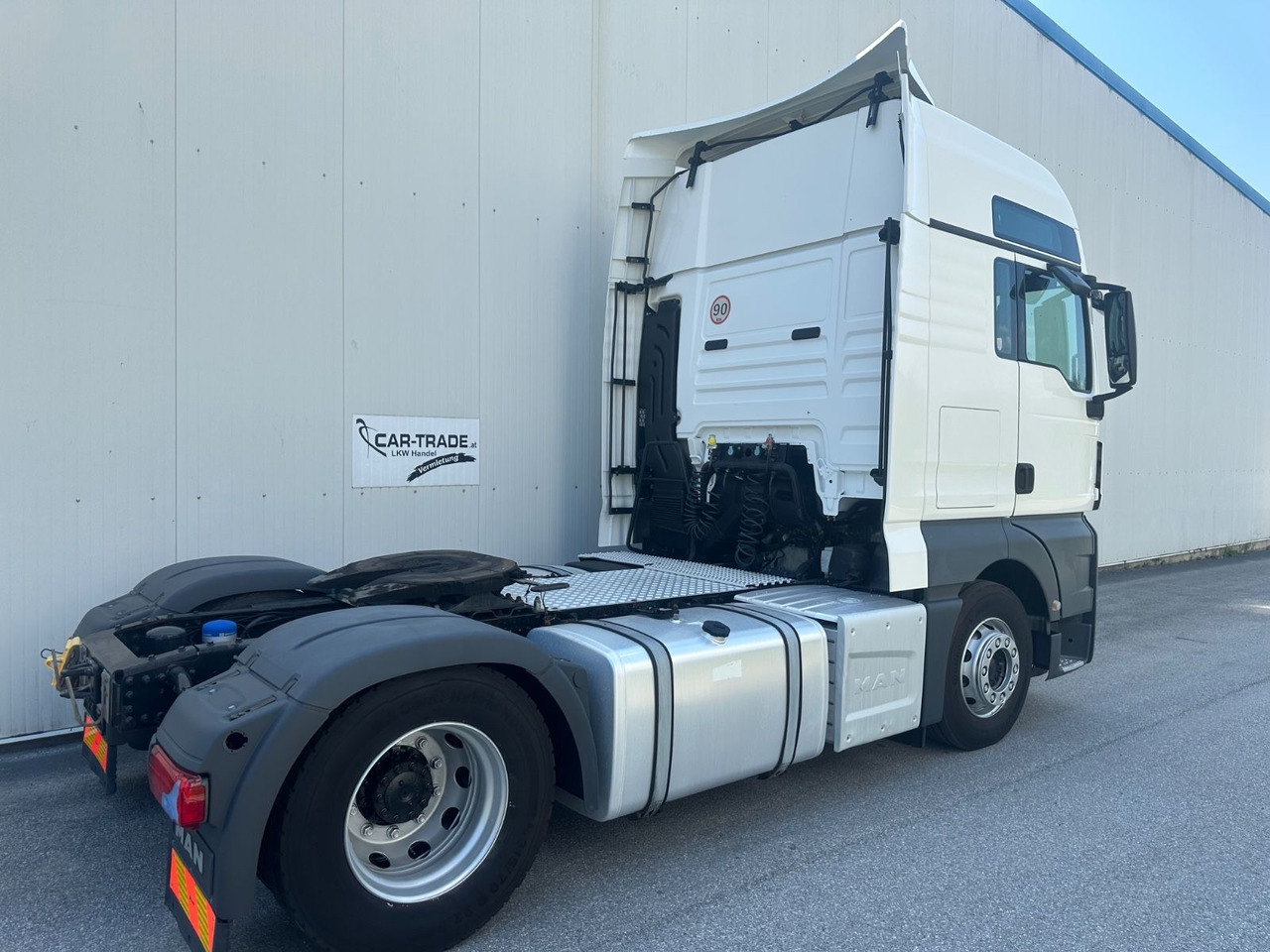 MAN TGX 18.460 XXL Intarder/Standklima - Cabeza tractora: foto 3 MAN TGX 18.460 XXL Intarder/Standklima - Cabeza tractora: foto 3
