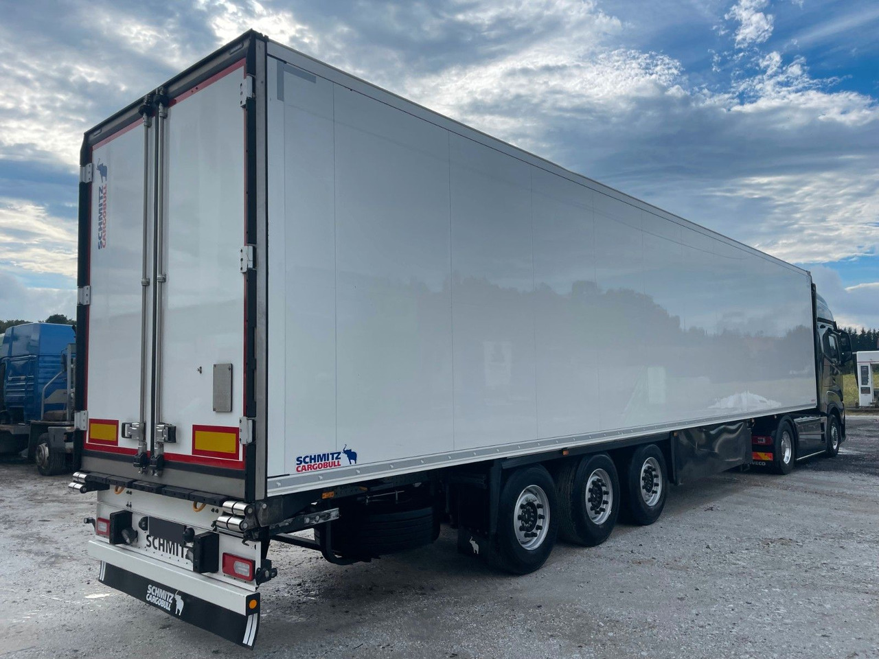 Schmitz Cargobull SKO 24 Cool V7 DoppelStock Blumenbreit - Semirremolque caja cerrada: foto 4 Schmitz Cargobull SKO 24 Cool V7 DoppelStock Blumenbreit - Semirremolque caja cerrada: foto 4