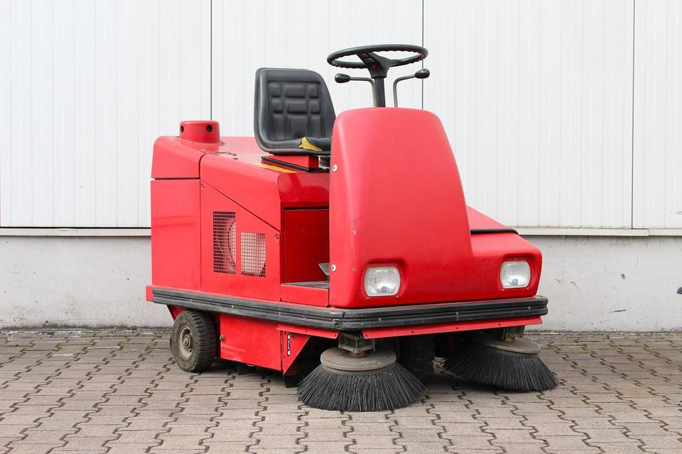 RCM R703 E/1 elektro Aufsitz- Kehrsaugmaschine Kehrmaschine - Barredora industrial: foto 3 RCM R703 E/1 elektro Aufsitz- Kehrsaugmaschine Kehrmaschine - Barredora industrial: foto 3