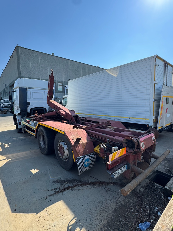 IVECO MAGIRUS 240E42 Gancio Scarrabile - Camión multibasculante: foto 4 IVECO MAGIRUS 240E42 Gancio Scarrabile - Camión multibasculante: foto 4