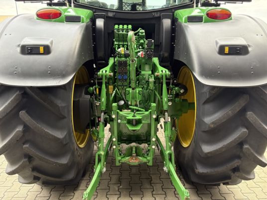 John Deere 6r215 - Tractor: foto 5 John Deere 6r215 - Tractor: foto 5
