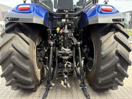 New Holland T7.300 PLMi - Tractor: foto 4 New Holland T7.300 PLMi - Tractor: foto 4