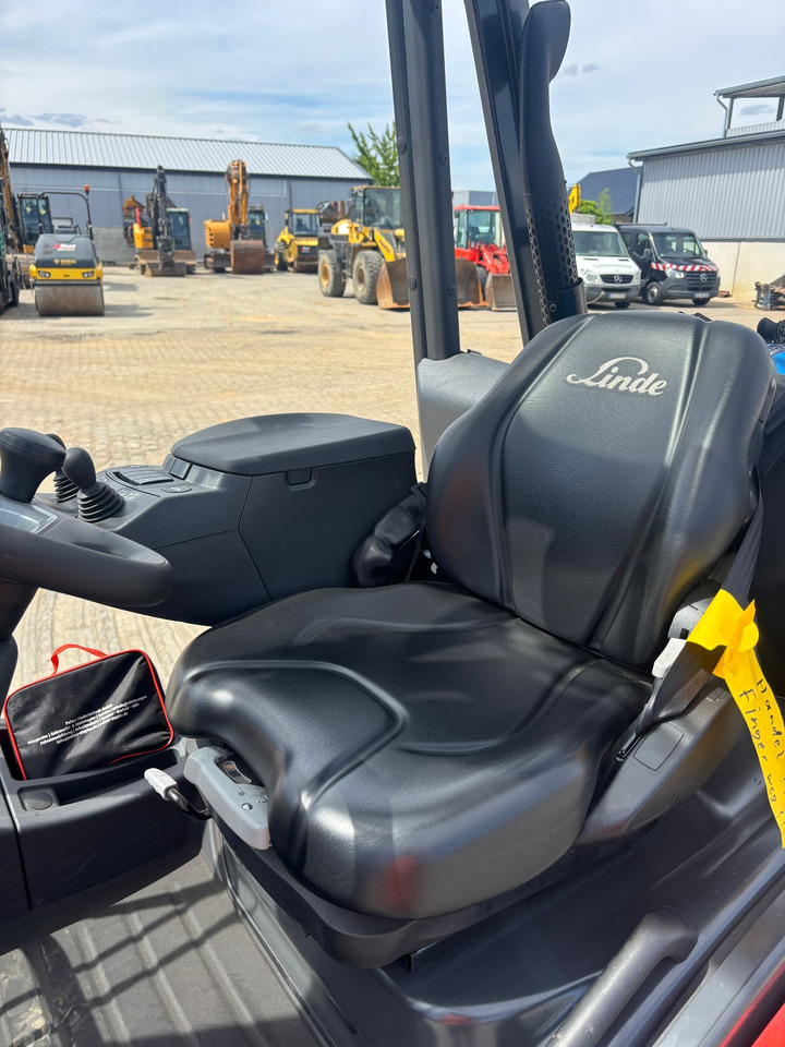 Carretilla elevadora de gas LINDE H30T-01: foto 10