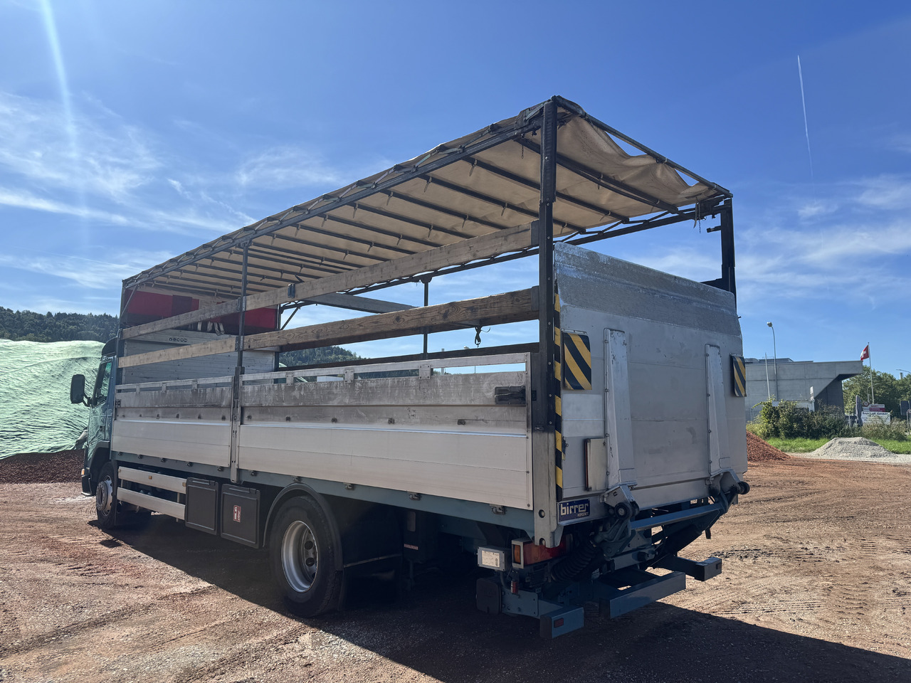 VOLVO FM7-290 4x2 Blache-Hebebühne - Camión lona: foto 3 VOLVO FM7-290 4x2 Blache-Hebebühne - Camión lona: foto 3