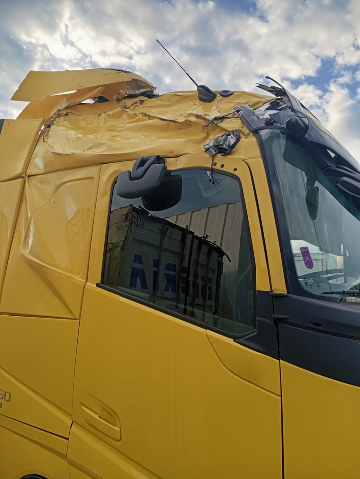 VOLVO FH 460 Aero, Damaged, Located in Bari,Italy - Cabeza tractora: foto 5 VOLVO FH 460 Aero, Damaged, Located in Bari,Italy - Cabeza tractora: foto 5
