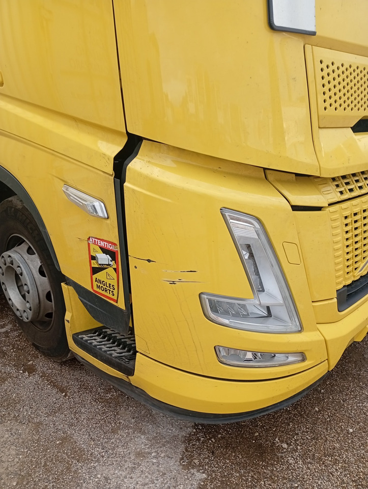 VOLVO FH 460 Aero, Damaged, Located in Bari,Italy - Cabeza tractora: foto 4 VOLVO FH 460 Aero, Damaged, Located in Bari,Italy - Cabeza tractora: foto 4