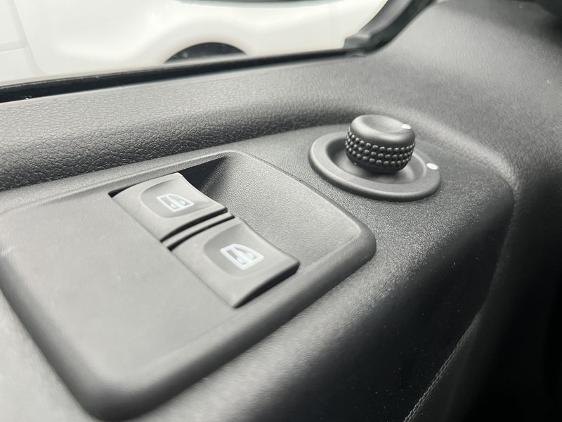 Furgoneta pequeña Renault Trafic 1.6 dCi E6 Comfort R-link 3p BPM Vrij! Lease €296 p/m, Airco, Navi, PDC, Cruise controle, Onderhoudshistorie aanwezig: foto 14 Furgoneta pequeña Renault Trafic 1.6 dCi E6 Comfort R-link 3p BPM Vrij! Lease €296 p/m, Airco, Navi, PDC, Cruise controle, Onderhoudshistorie aanwezig: foto 14