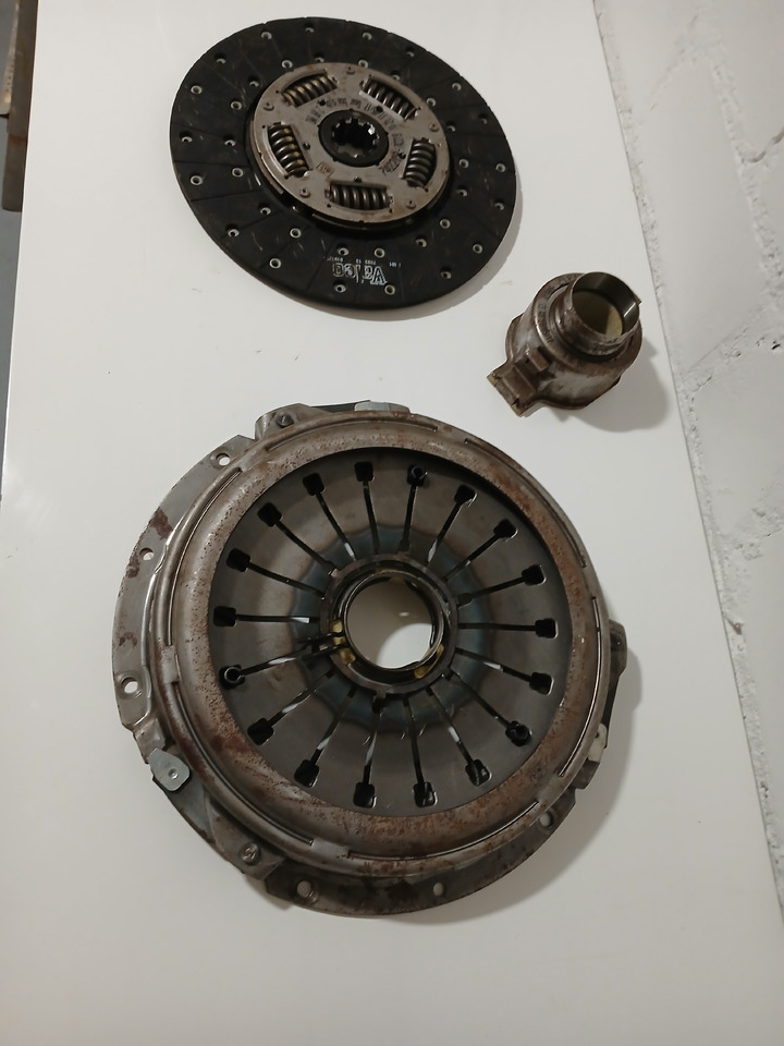 Clutchkit DT790503 for IVECO Eurocargo - Transmisión: foto 1 Clutchkit DT790503 for IVECO Eurocargo - Transmisión: foto 1