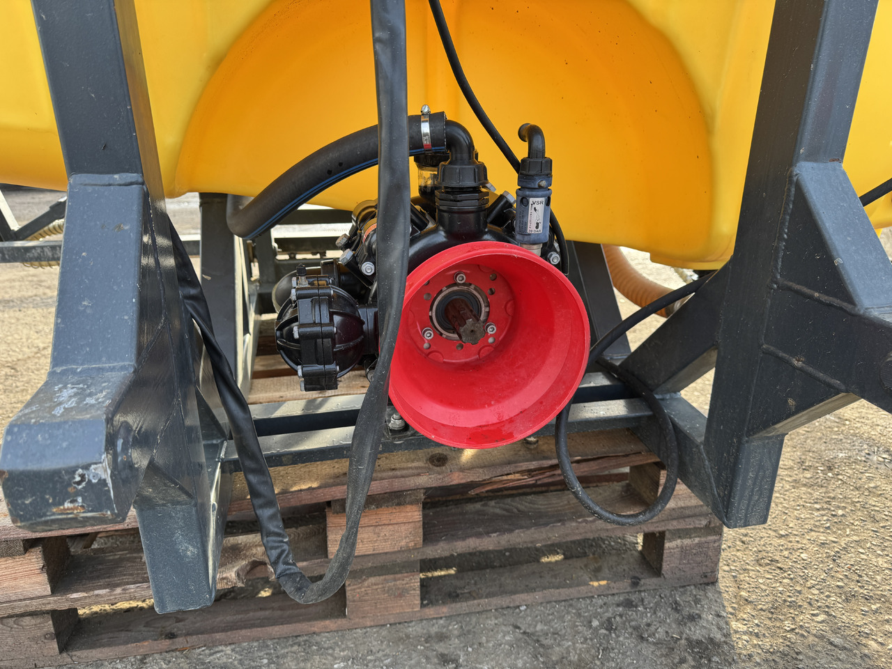 AKP 1200 - 2011 ROK - 12 M - Pulverizador suspendido: foto 5 AKP 1200 - 2011 ROK - 12 M - Pulverizador suspendido: foto 5