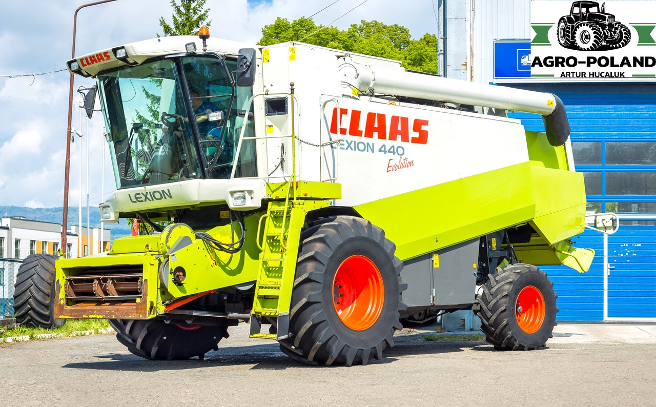 CLAAS LEXION 440 EVOLUTION - 2003 ROK + CLAAS C 540 SKŁADANY - 2007 ROK - Cosechadora de granos: foto 2 CLAAS LEXION 440 EVOLUTION - 2003 ROK + CLAAS C 540 SKŁADANY - 2007 ROK - Cosechadora de granos: foto 2