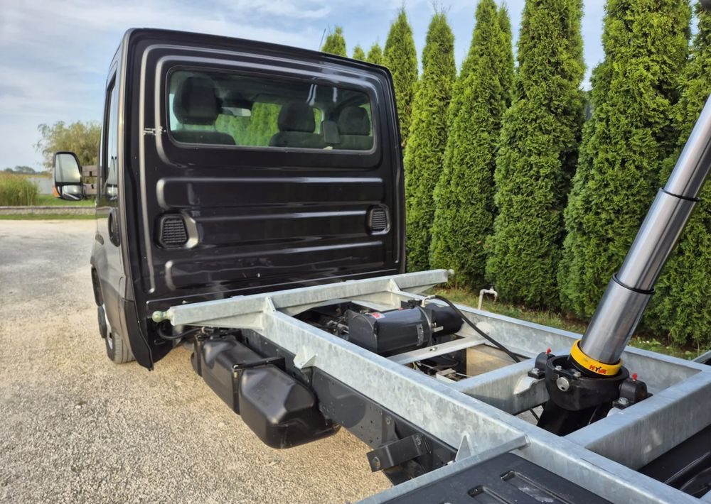 Iveco 35C18 3.0 180KM - Furgoneta basculante: foto 4 Iveco 35C18 3.0 180KM - Furgoneta basculante: foto 4