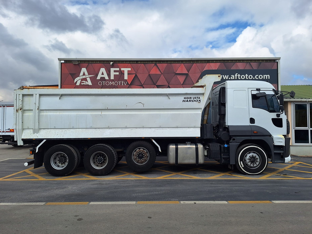 FORD 3233 S - Camión volquete: foto 4 FORD 3233 S - Camión volquete: foto 4