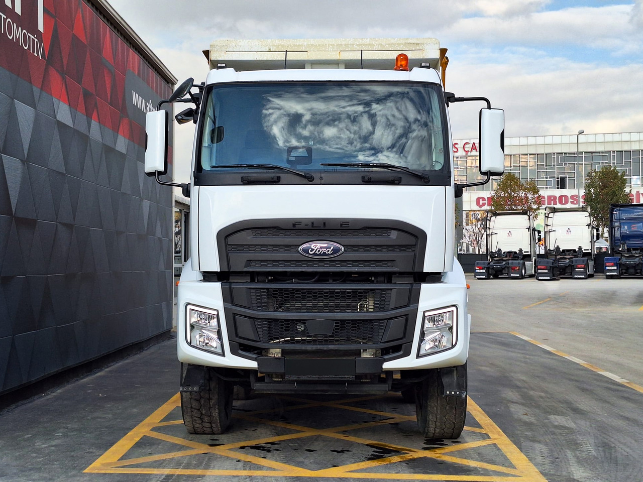 FORD 4445 XD - Camión volquete: foto 2 FORD 4445 XD - Camión volquete: foto 2