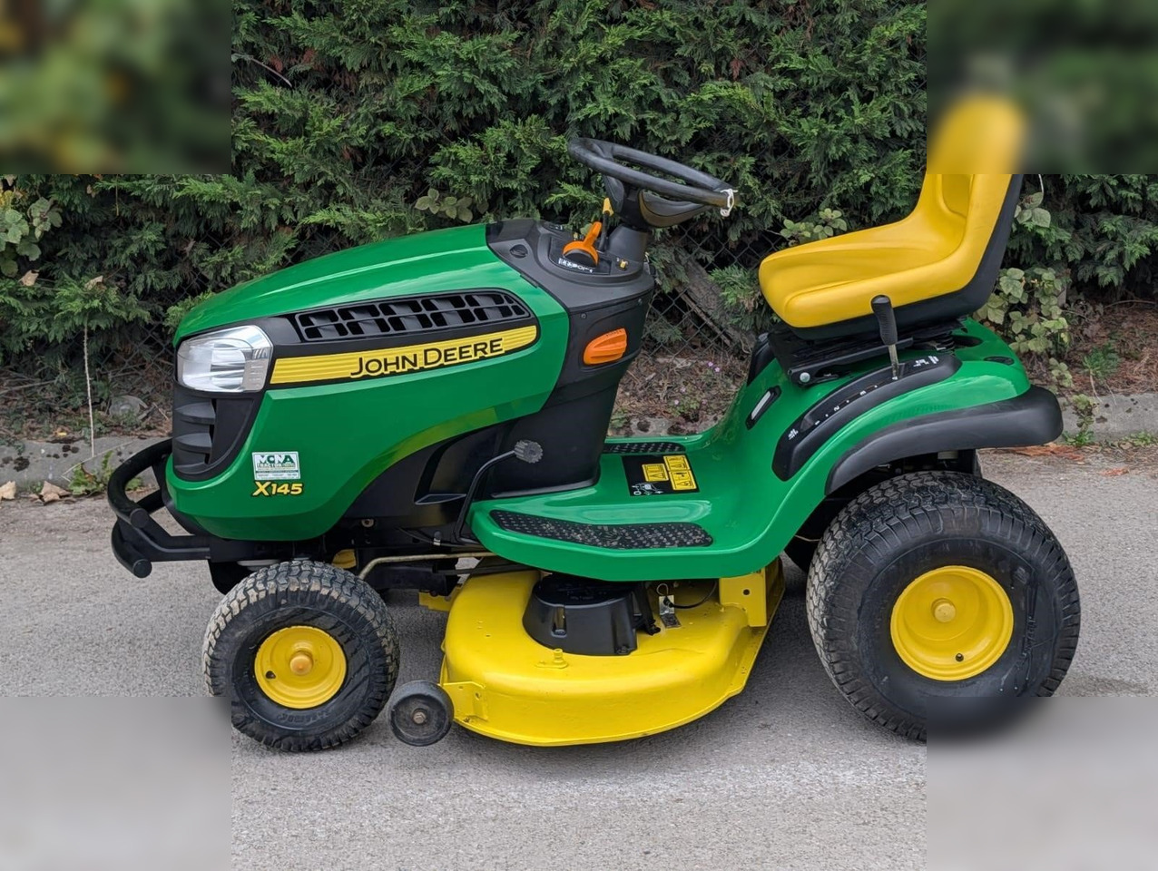 2011 JOHN DEERE X145 - Cortacésped: foto 4 2011 JOHN DEERE X145 - Cortacésped: foto 4