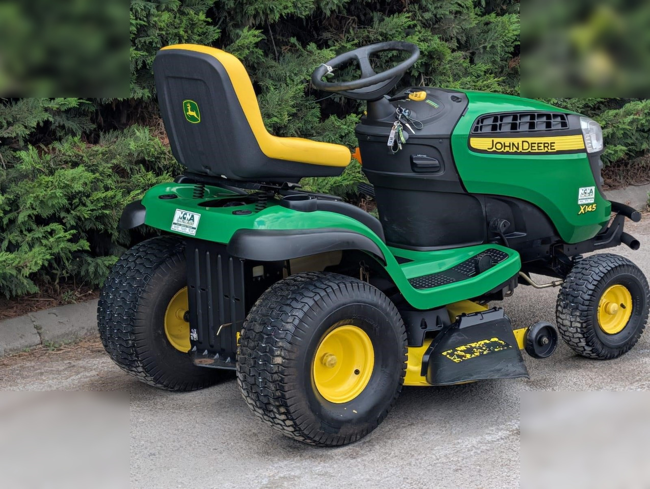 2011 JOHN DEERE X145 - Cortacésped: foto 5 2011 JOHN DEERE X145 - Cortacésped: foto 5