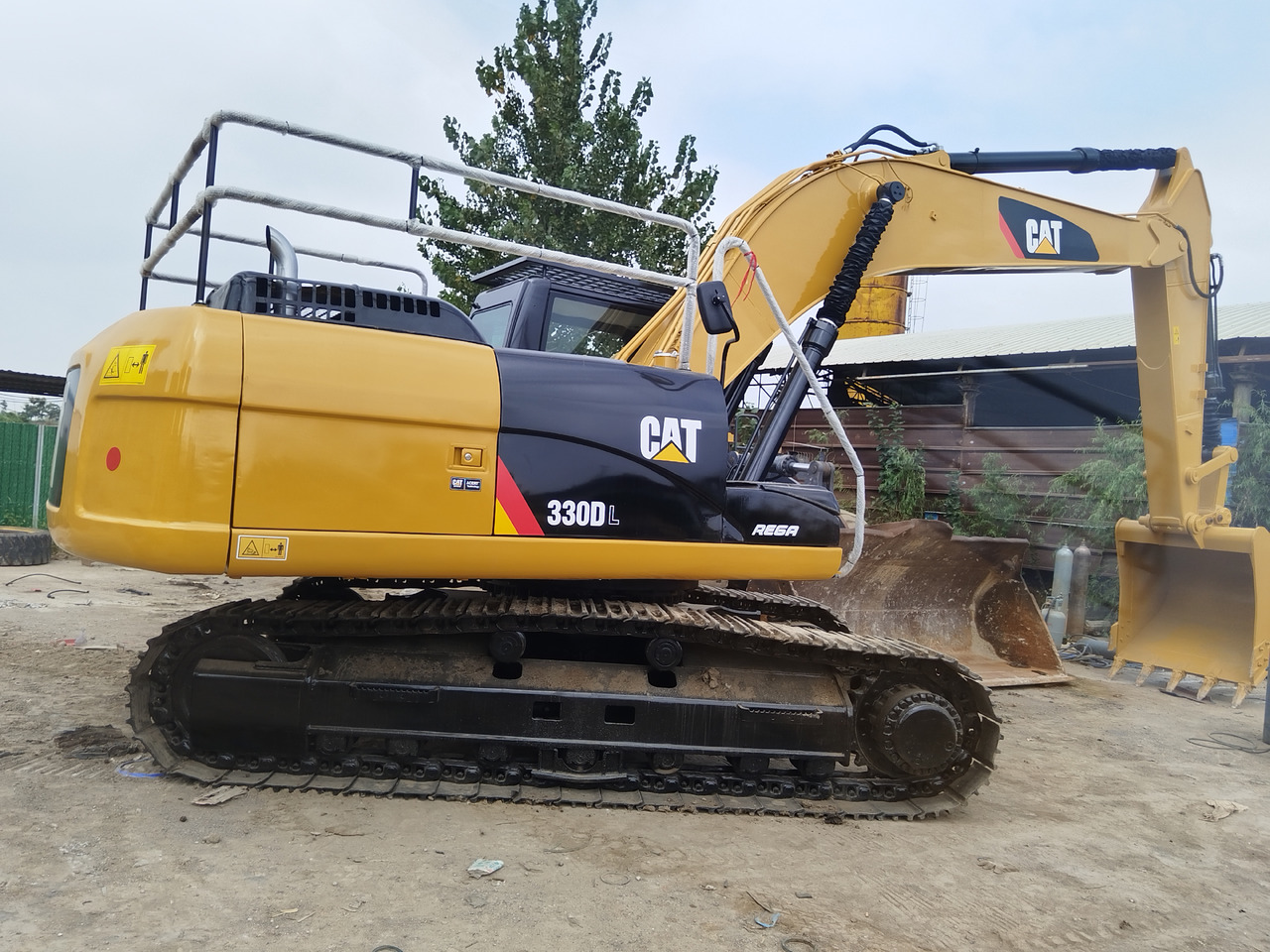 CATERPILLAR 330DL - Excavadora de cadenas: foto 1 CATERPILLAR 330DL - Excavadora de cadenas: foto 1