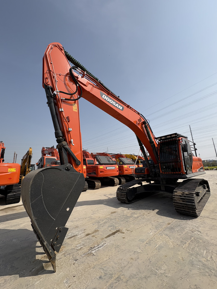 DOOSAN Dx300cl low work hours original excavator - Excavadora de cadenas: foto 1 DOOSAN Dx300cl low work hours original excavator - Excavadora de cadenas: foto 1