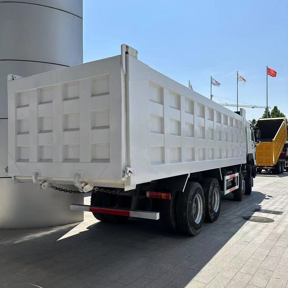 SINOTRUK howo 8x4 dump truck 371 375 420 430 Customizable - Camión volquete: foto 2 SINOTRUK howo 8x4 dump truck 371 375 420 430 Customizable - Camión volquete: foto 2