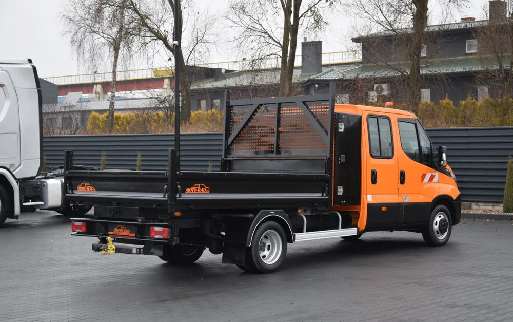 Iveco DAILY 35C16 / 2.3 - 160 KM / BRYGADÓWKA / 6 OSOBOWY / DOSTAWCZE / SKRZYNIA / KLIMA / NAWIGACJA / KAMERA COFANIA / TEMPOMAT / SERWISOWANY / SPROWADZONY - Furgoneta combi: foto 5 Iveco DAILY 35C16 / 2.3 - 160 KM / BRYGADÓWKA / 6 OSOBOWY / DOSTAWCZE / SKRZYNIA / KLIMA / NAWIGACJA / KAMERA COFANIA / TEMPOMAT / SERWISOWANY / SPROWADZONY - Furgoneta combi: foto 5