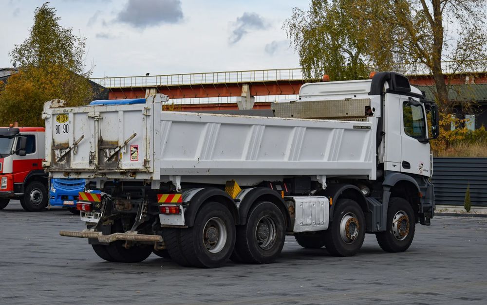 Mercedes-Benz AROCS 3243 / 8x4 / EURO 6 / WYWROTKA / MELLER KIPPER / HYDROBURTA / AUTOMAT / SERWISOWANY / SPROWADZONY - Camión volquete: foto 5 Mercedes-Benz AROCS 3243 / 8x4 / EURO 6 / WYWROTKA / MELLER KIPPER / HYDROBURTA / AUTOMAT / SERWISOWANY / SPROWADZONY - Camión volquete: foto 5