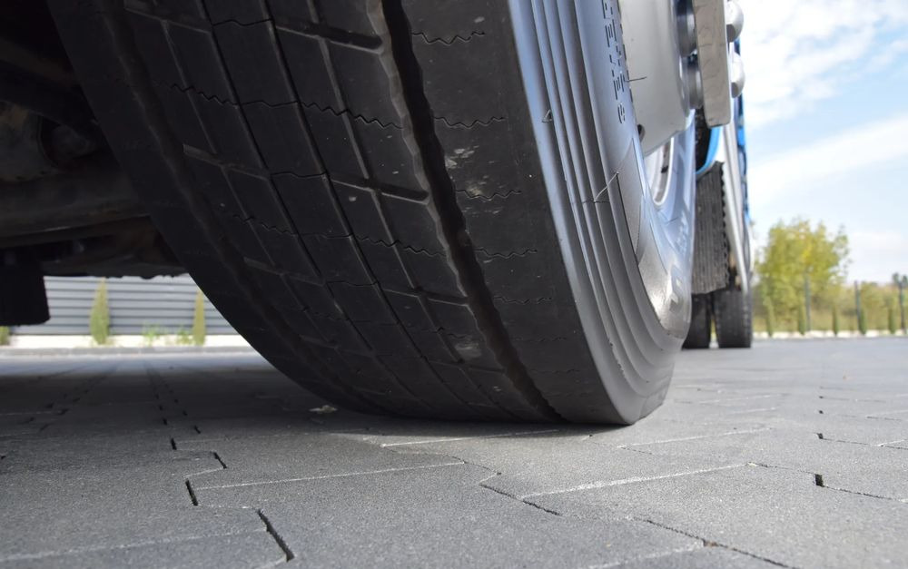 Arrendamiento de  Scania P250 / EURO 6 / SKRZYNIA 7.8 M / WINDA DHOLLANDIA / PODUSZKI NA TYLNEJ OSI / RETARDER / KLIMA / TEMPOMAT / SERWISOWANY / SPROWADZONY Scania P250 / EURO 6 / SKRZYNIA 7.8 M / WINDA DHOLLANDIA / PODUSZKI NA TYLNEJ OSI / RETARDER / KLIMA / TEMPOMAT / SERWISOWANY / SPROWADZONY: foto 13