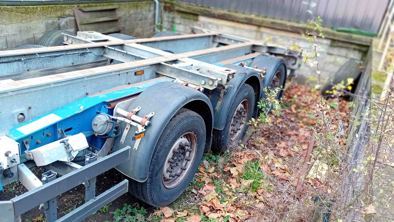 SCHMITZ CARGOBULL châssis porte-conteneur semi-remorque Os  - type SGF*3 - adaptable pour conteneur 20' et 40' - Semirremolque portacontenedore/ Intercambiable: foto 3 SCHMITZ CARGOBULL châssis porte-conteneur semi-remorque Os  - type SGF*3 - adaptable pour conteneur 20' et 40' - Semirremolque portacontenedore/ Intercambiable: foto 3