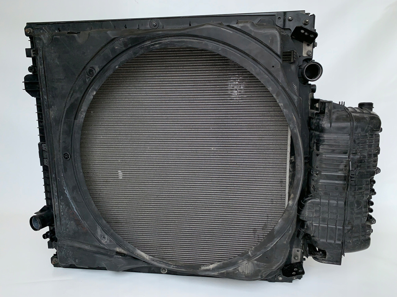 CHŁODNICA MAN TGX EURO 6 NR 1071 - Radiador para Camión: foto 1 CHŁODNICA MAN TGX EURO 6 NR 1071 - Radiador para Camión: foto 1