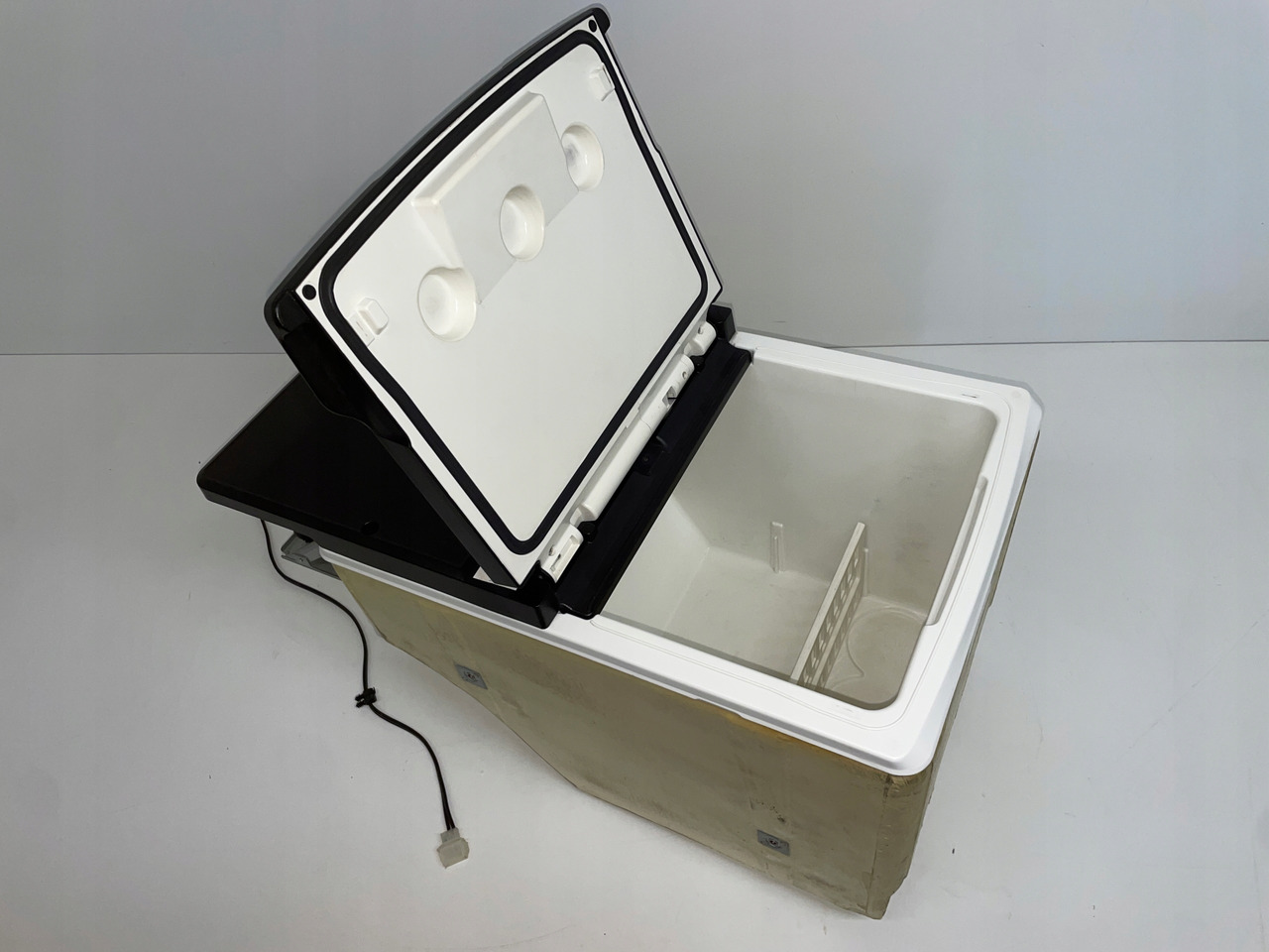 LODÓWKA CHŁODZIARKA MAN TGX EURO 6 81639106109 - Cabina e interior para Camión: foto 2 LODÓWKA CHŁODZIARKA MAN TGX EURO 6 81639106109 - Cabina e interior para Camión: foto 2