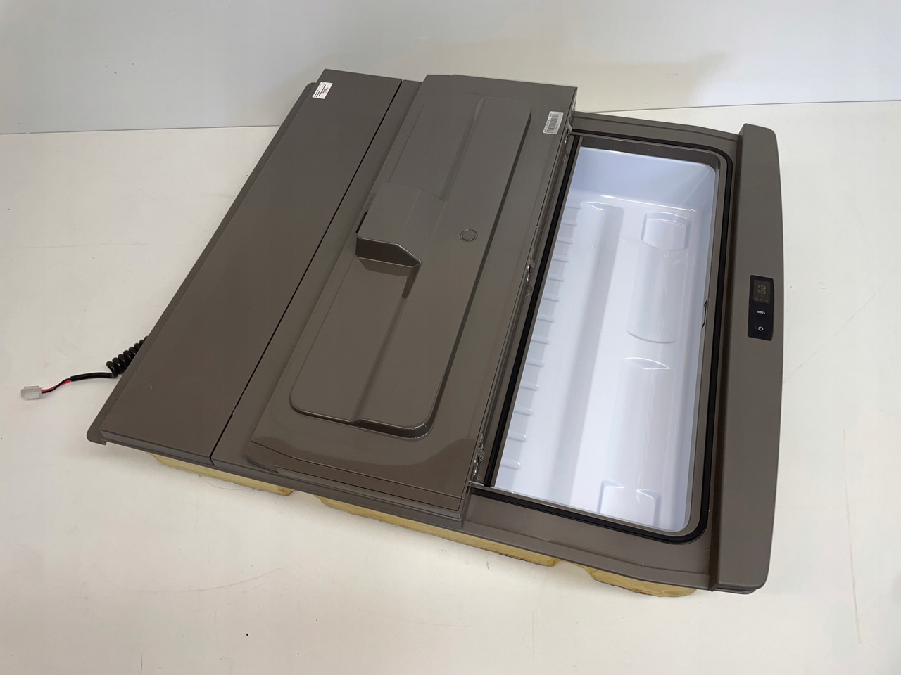 LODÓWKA CHŁODZIARKA SCANIA P G NGS 2770774 - Cabina e interior para Camión: foto 4 LODÓWKA CHŁODZIARKA SCANIA P G NGS 2770774 - Cabina e interior para Camión: foto 4