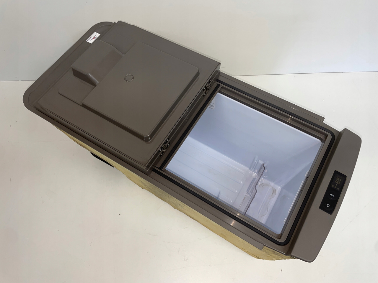 LODÓWKA CHŁODZIARKA SCANIA S 2706575 40 LITRÓW - Cabina e interior para Camión: foto 3 LODÓWKA CHŁODZIARKA SCANIA S 2706575 40 LITRÓW - Cabina e interior para Camión: foto 3