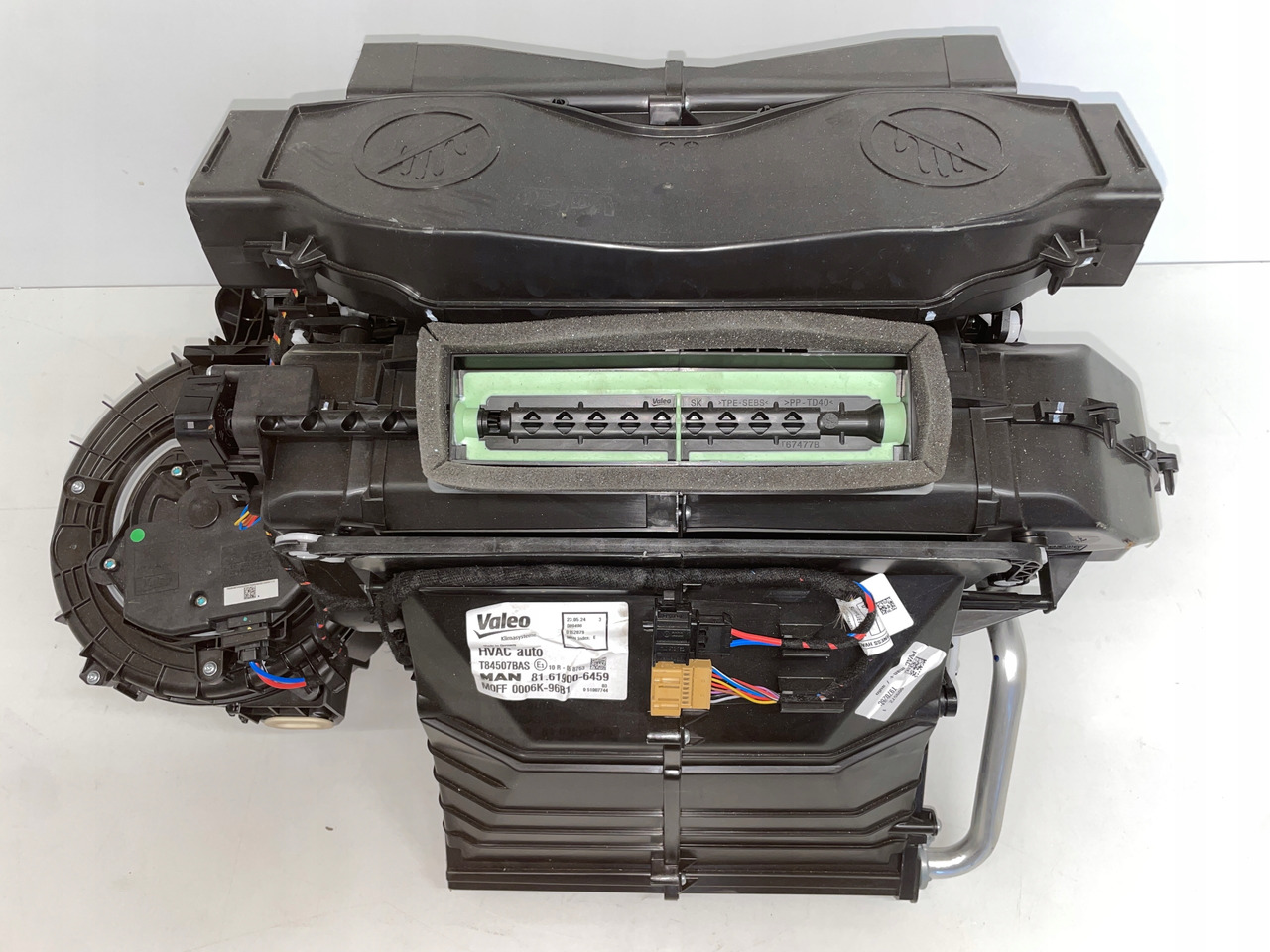 NAGRZEWNICA MAN TG3 TGX 3 TGX-3 81619006459 - Ventilador de habitáculo para Camión: foto 2 NAGRZEWNICA MAN TG3 TGX 3 TGX-3 81619006459 - Ventilador de habitáculo para Camión: foto 2