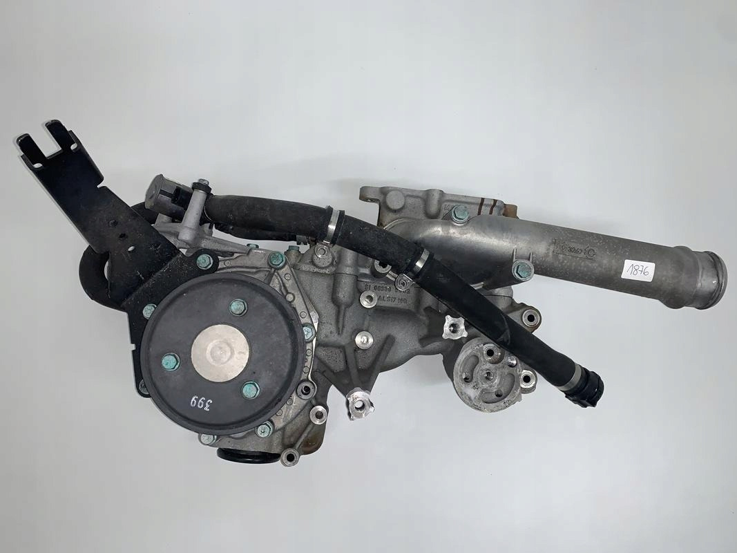 OBUDOWA POMPY WODY MAN TGX TGS EURO 6 D2676 - Bomba de refrigerante para Camión: foto 2 OBUDOWA POMPY WODY MAN TGX TGS EURO 6 D2676 - Bomba de refrigerante para Camión: foto 2