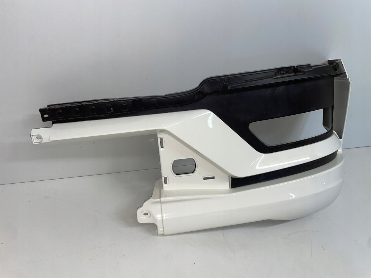 PRAWA OSŁONA NA HALOGEN ZDERZAK MAN TG3 TGX 3 81416142276 - Parachoques para Camión: foto 3 PRAWA OSŁONA NA HALOGEN ZDERZAK MAN TG3 TGX 3 81416142276 - Parachoques para Camión: foto 3