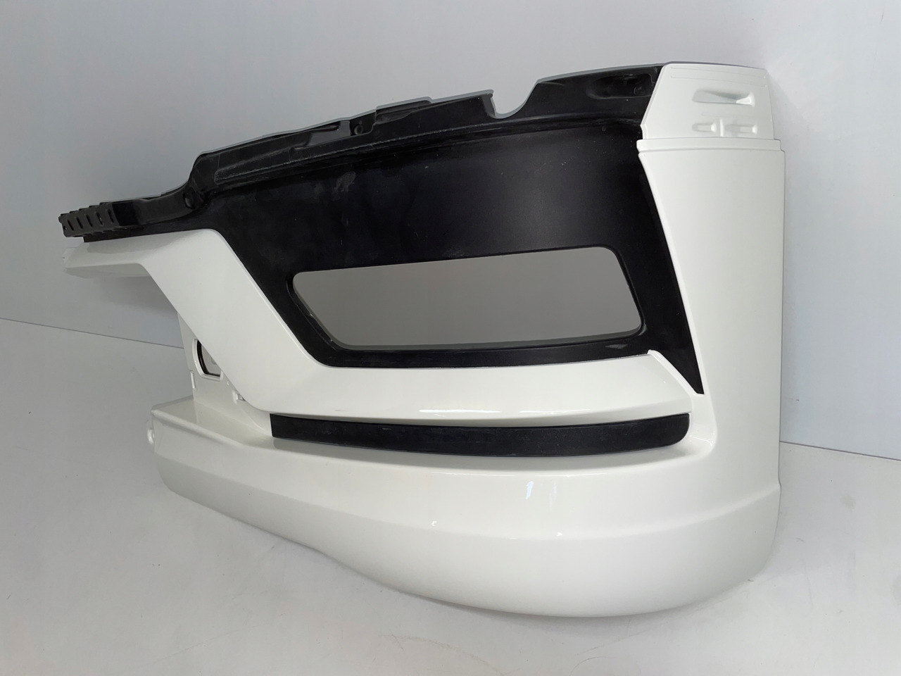 PRAWA OSŁONA NA HALOGEN ZDERZAK MAN TG3 TGX 3 81416142276 - Parachoques para Camión: foto 2 PRAWA OSŁONA NA HALOGEN ZDERZAK MAN TG3 TGX 3 81416142276 - Parachoques para Camión: foto 2