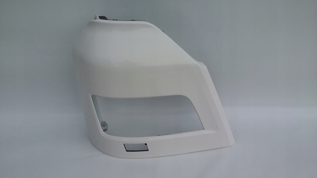 PRAWA OSŁONA REFLEKTORA NA XENON MAN TGX EURO 6 - Parachoques para Camión: foto 1 PRAWA OSŁONA REFLEKTORA NA XENON MAN TGX EURO 6 - Parachoques para Camión: foto 1