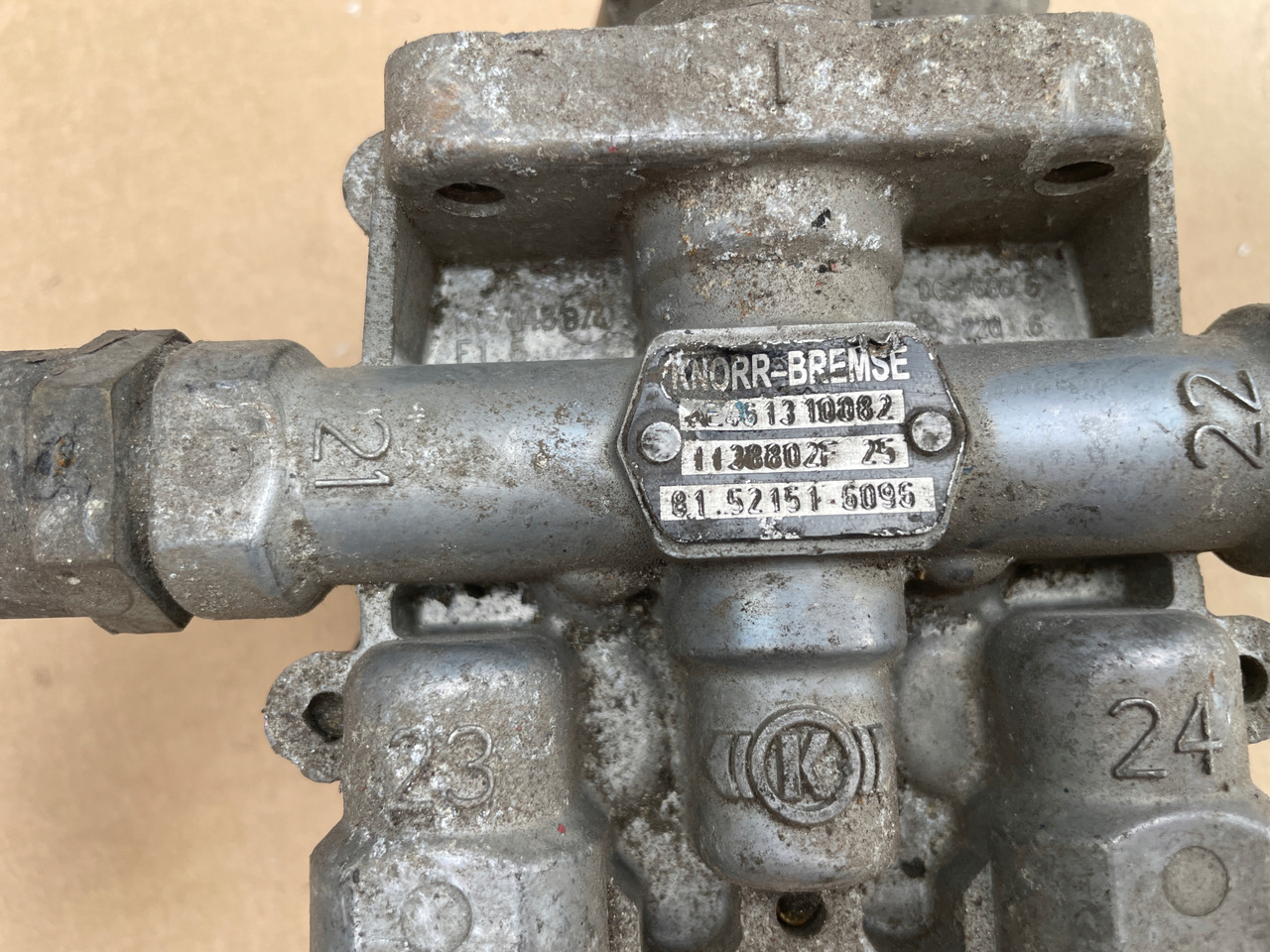 ZAWÓR CZTERODROŻNY MAN TGX TGS TGA 81521516096 - Válvula de freno para Camión: foto 5 ZAWÓR CZTERODROŻNY MAN TGX TGS TGA 81521516096 - Válvula de freno para Camión: foto 5